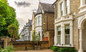 Luxury House Sitting For High-Value Homes